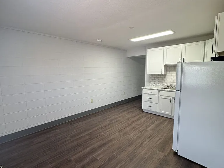 104 S Main St — Photo 34