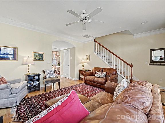 5th image of 8714 Beaver Creek Dr