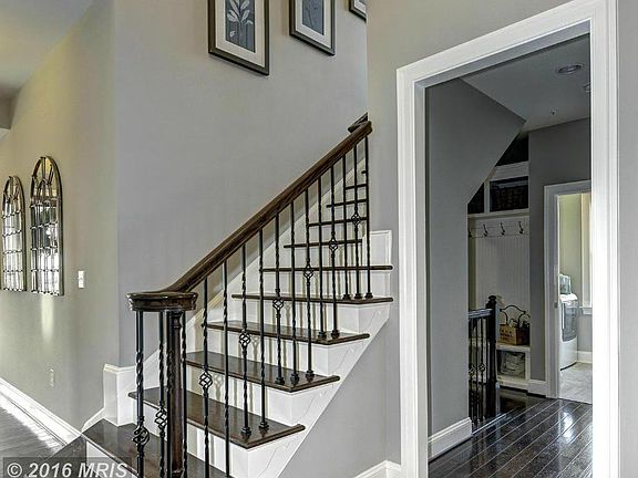 4th image of 1348 Levee Dr