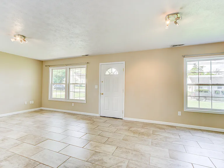 13 W Chestnut St — Photo 13