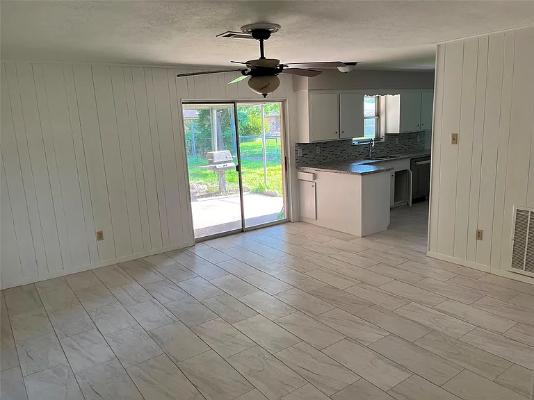 2726 Pickerton Dr — Photo 3