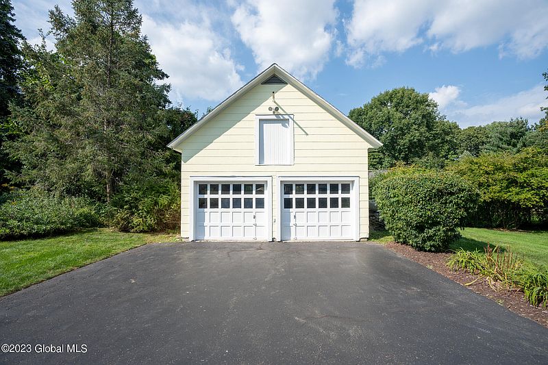 3rd image of 309 Loudon Road