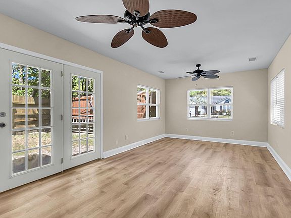 5th image of 2407 Castlereagh Rd