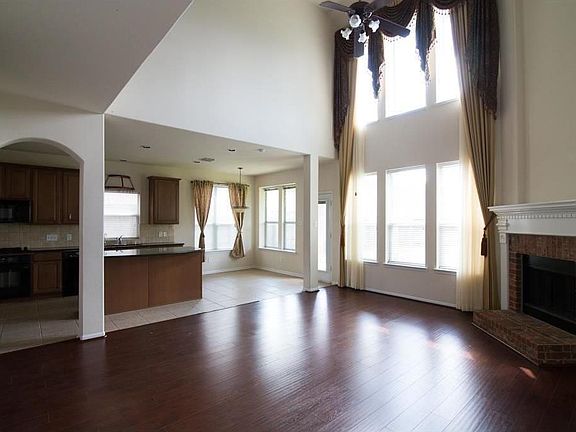 4th image of 2028 Shore Breeze Dr