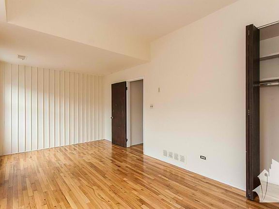 2nd image of 2900 N Broadway St #04A