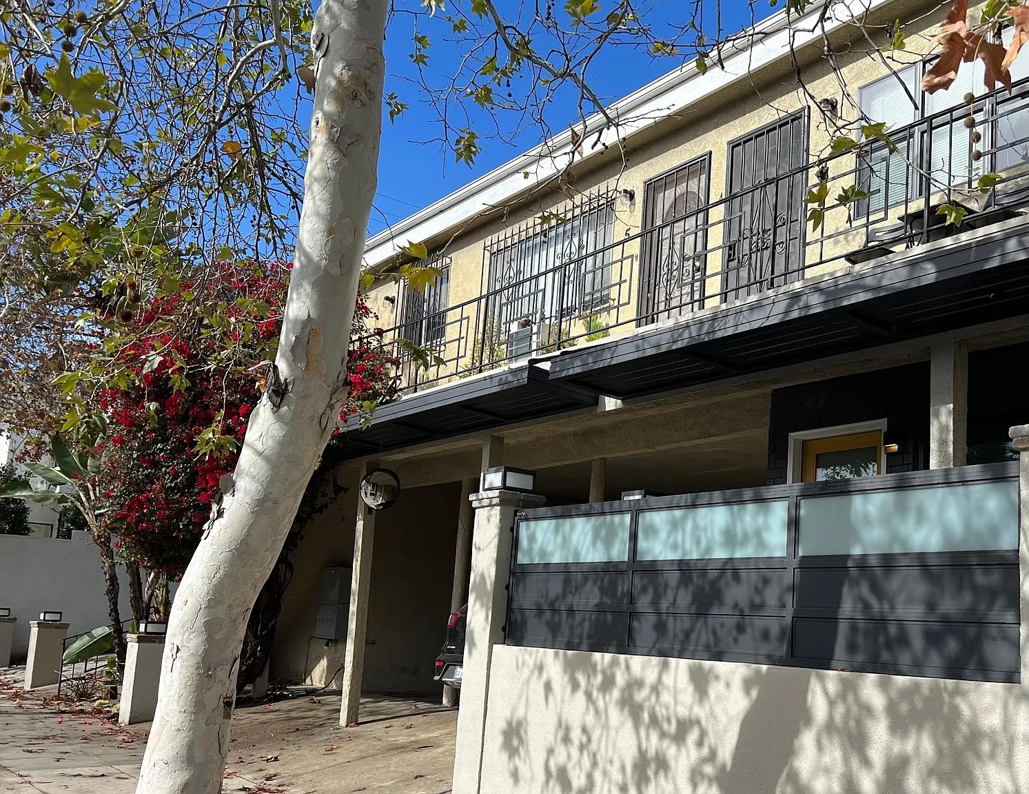 7411 Willoughby Ave — Photo 2