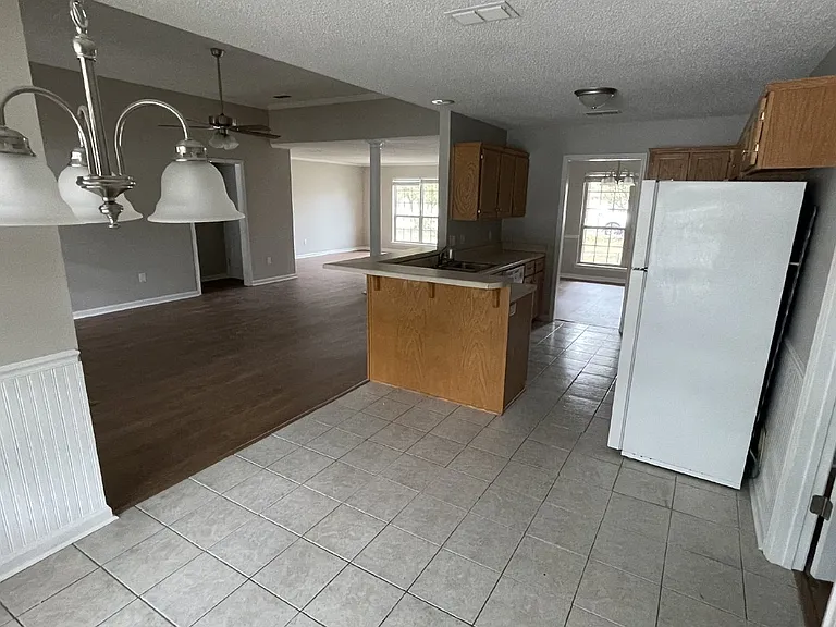 1952 Salisbury Way — Photo 5