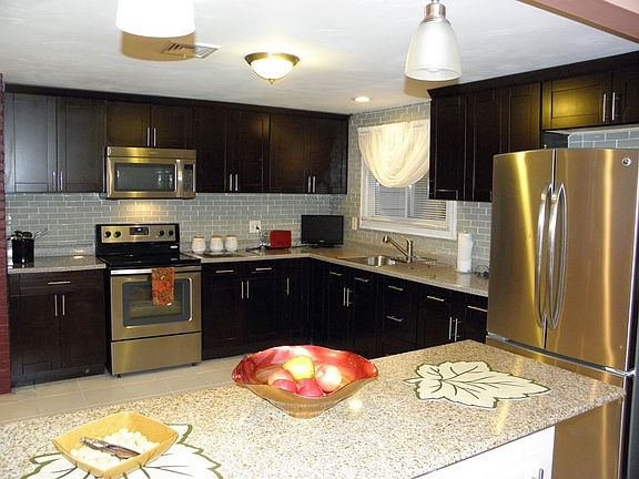 3rd image of 71 Stephen Dr