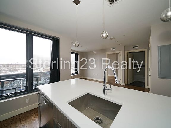 5th image of 27-18 Hoyt Ave S #9B