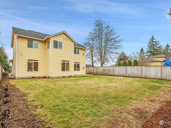 4th image of 3908 NE 39th St