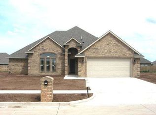 2208 SW 56th St, Lawton, OK 73505