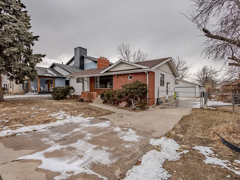 1124 E San Miguel St — Photo 2