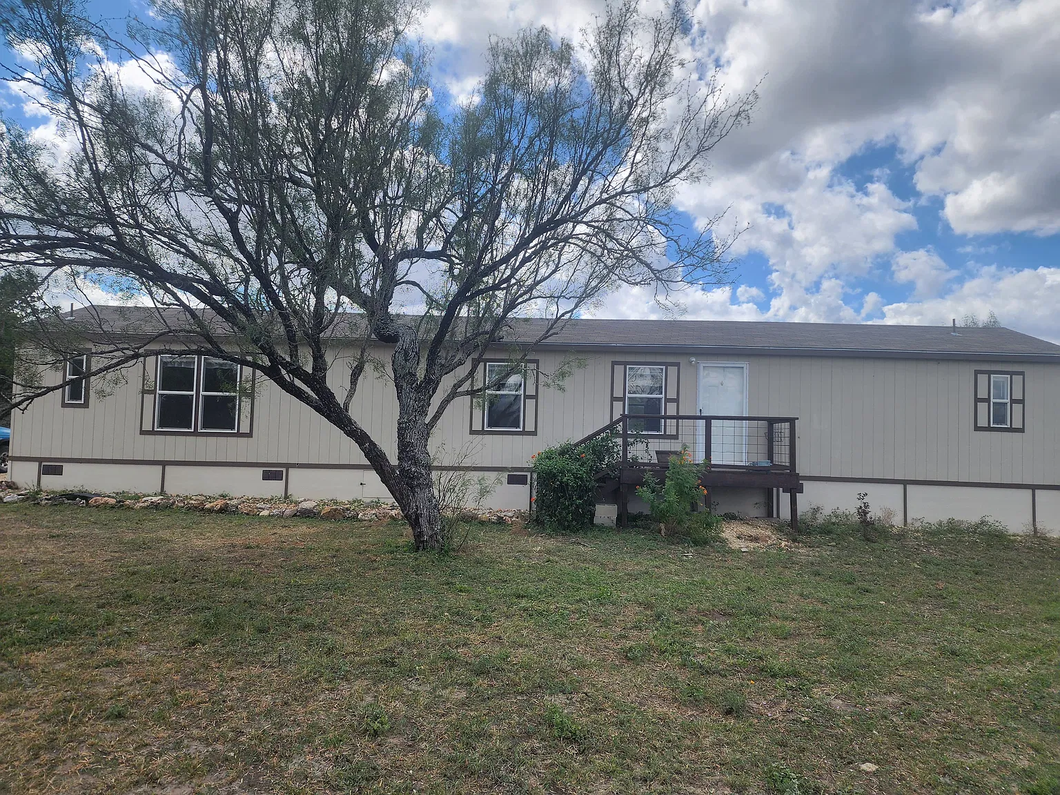 2 bed, 890 sqft, $2,200 — Photo 1