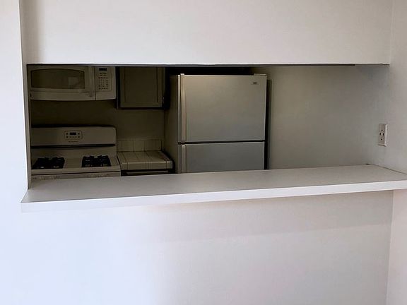 5th image of 3725 Jasmine Ave APT 8
