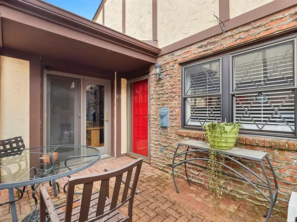 43 Summerfield Court, Deer Park, NY 11729