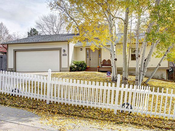 Fully fenced front yard