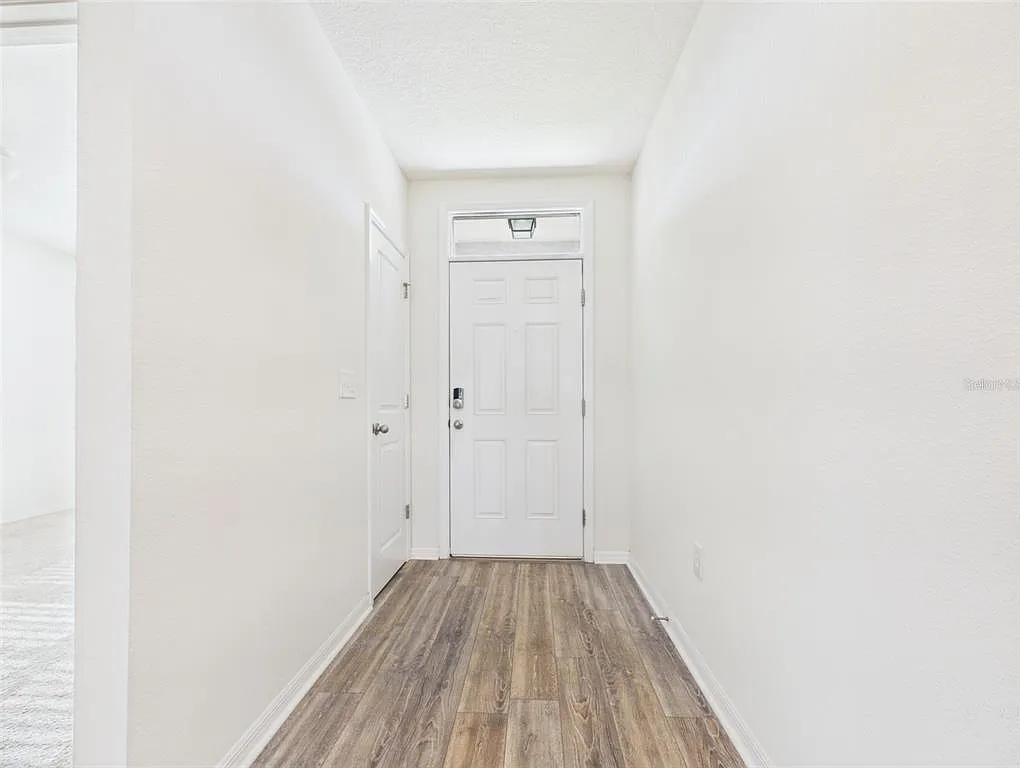 4 bed, 2.0 bath, 1827 sqft, $2,300 — Photo 4