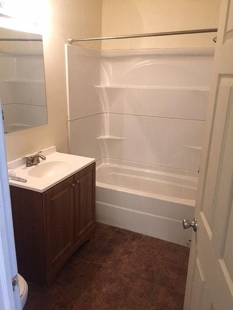 1st Floor Bath