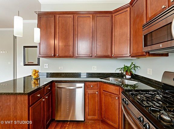 5th image of 1054 W Diversey Pkwy #2S