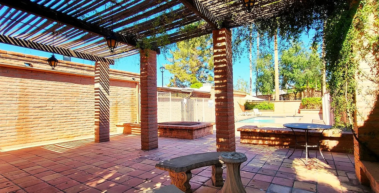 Half Off 1st Full Months Rent Central Phoenix Townhome Ready To Rent — Photo 3