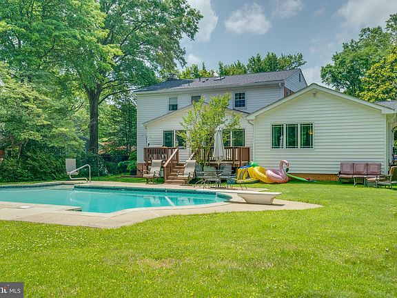 3rd image of 3201 Chichester Ln