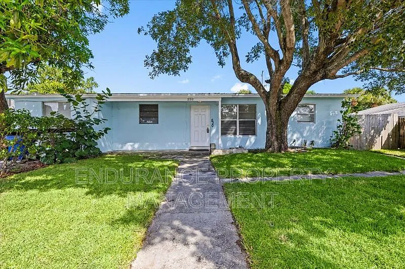 4 bed, 2.5 bath, 1386 sqft, $2,345 — Photo 2