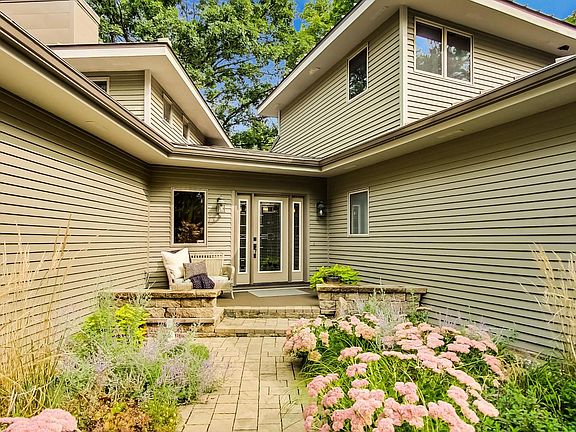 3rd image of 16598 W Cherrywood Ln