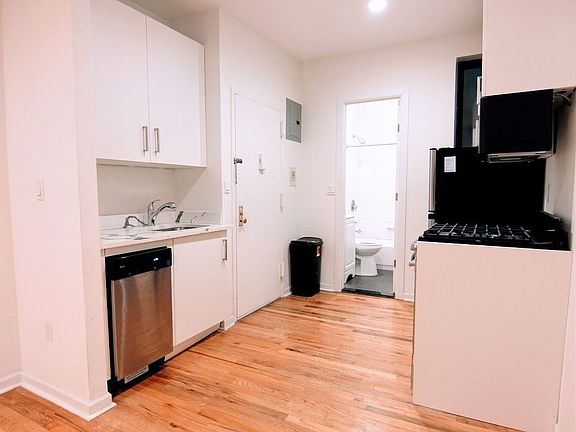 2nd image of 236 E 89th St #1DD