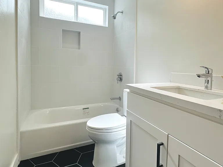 2205 Pine St #C — Photo 5