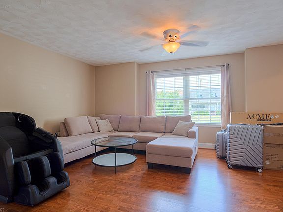4th image of 1110 Camper St
