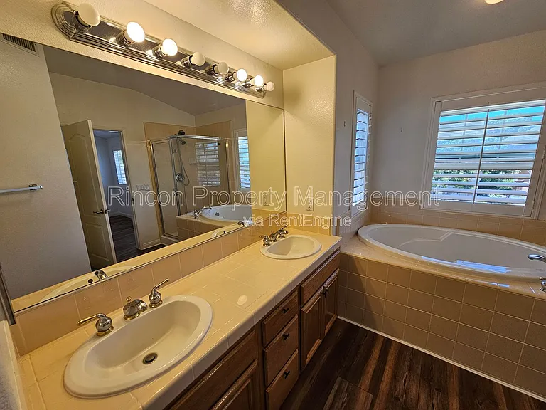 4782 Templeton St — Photo 13