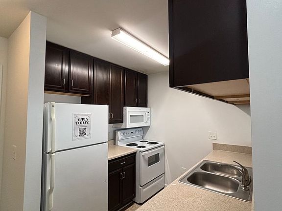 4th image of 1501-304 Graduate Ln