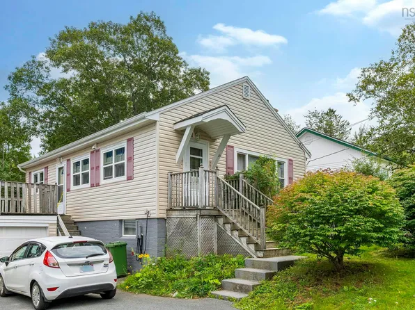 31 Auburn Ave, Halifax, NS B3R 1K3