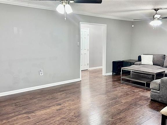 5th image of 1813 Green Oak Dr