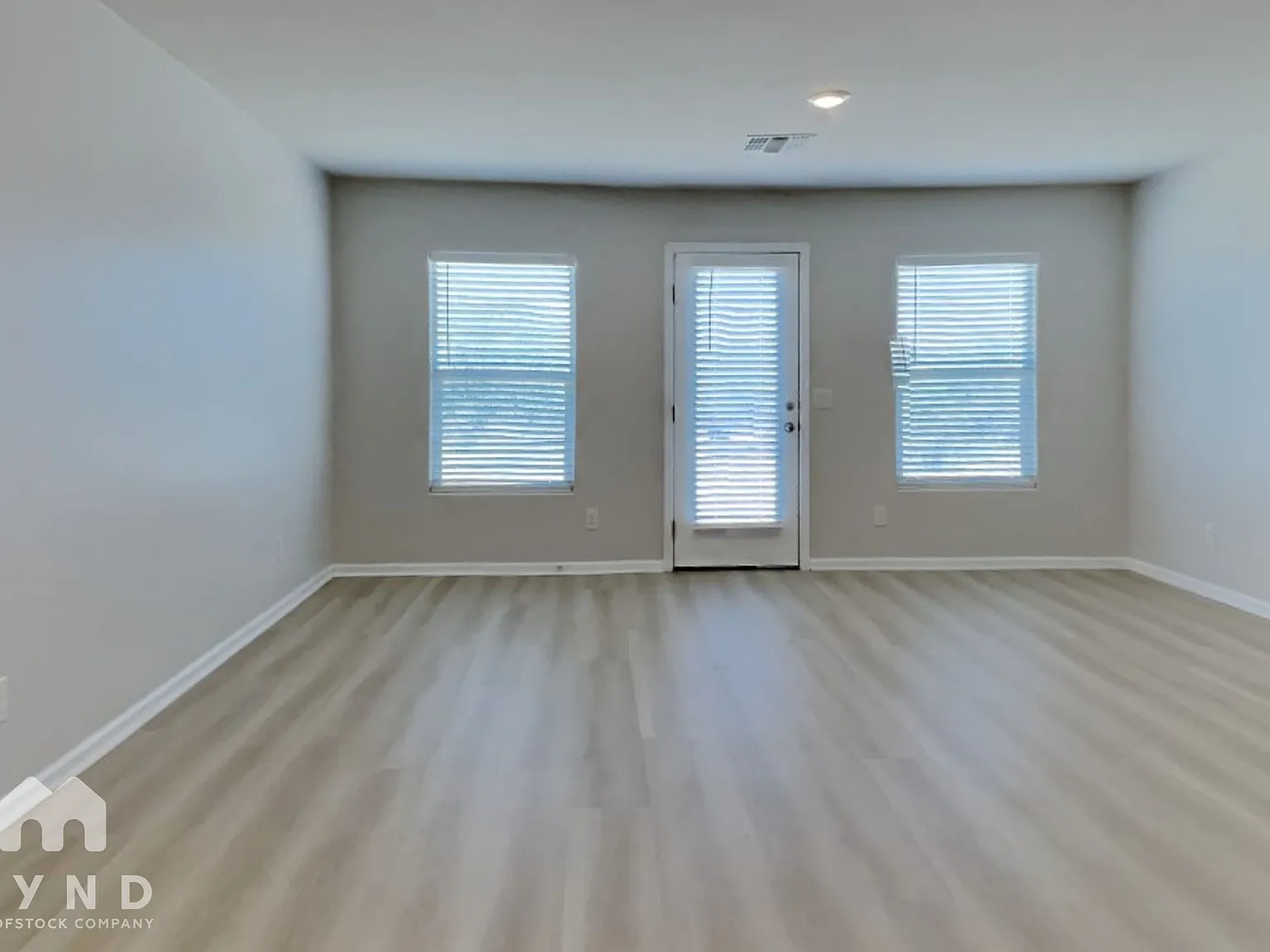 3 bed, 2.0 bath, 1200 sqft, $1,355 — Photo 2