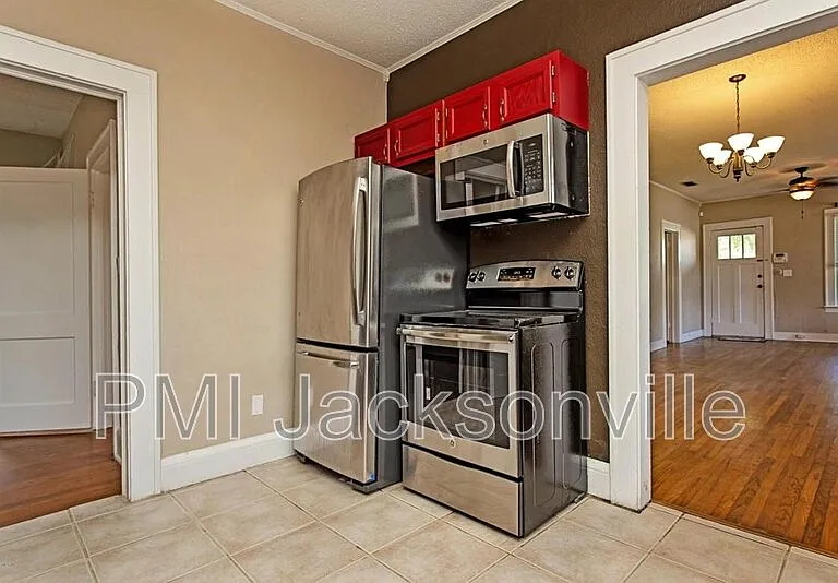1211 Hollywood Ave — Photo 10