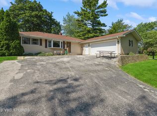 114 Hickory Dr, Lindenhurst, IL 60046