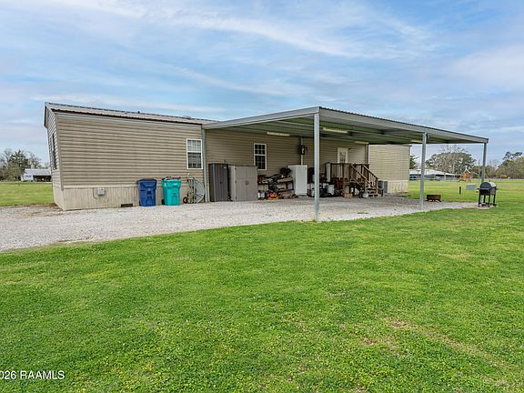 3rd image of 723 Hebert Rd