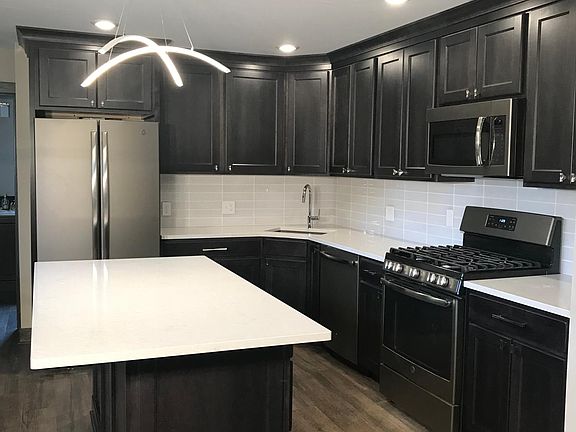 3rd image of 909 Wealthy St SE #W