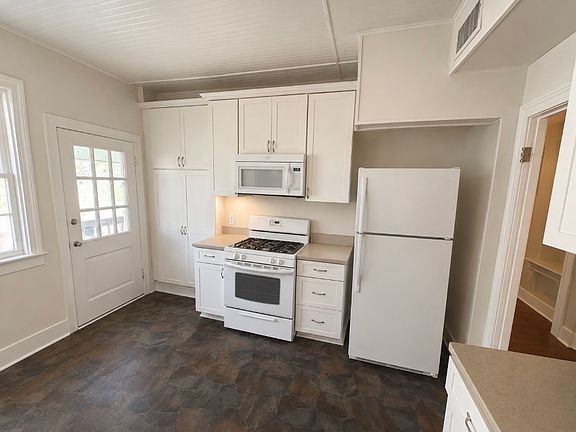 4th image of 406 W 33rd St #A