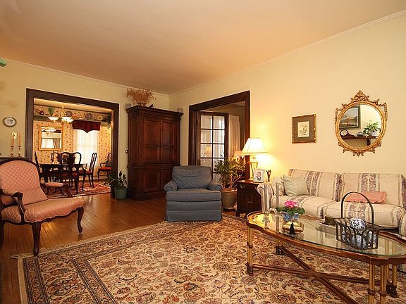 4th image of 195 Forest Ave