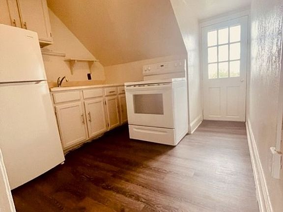 3rd image of 500 Manor House Ln #C2