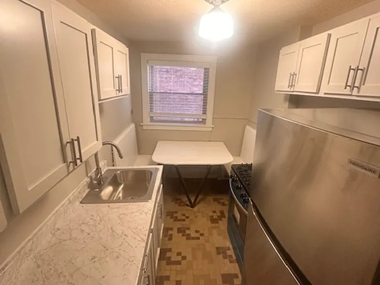Beautiful Renovated Units — Photo 19