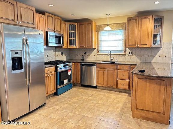 3rd image of 23 Tropicana Court