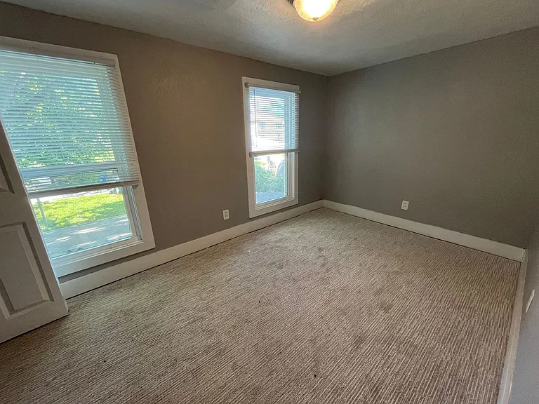 818 Charlotte St — Photo 19