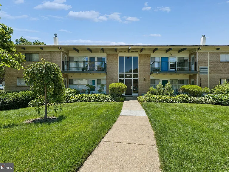 4901 Americana Dr #204 — Photo 1