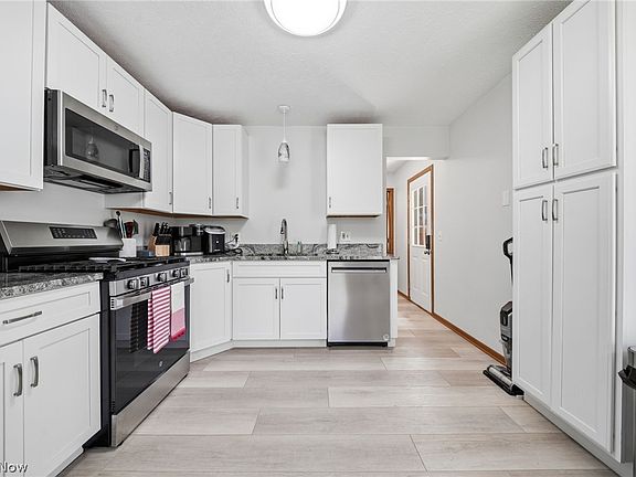 2nd image of 1469 Chapman Ave