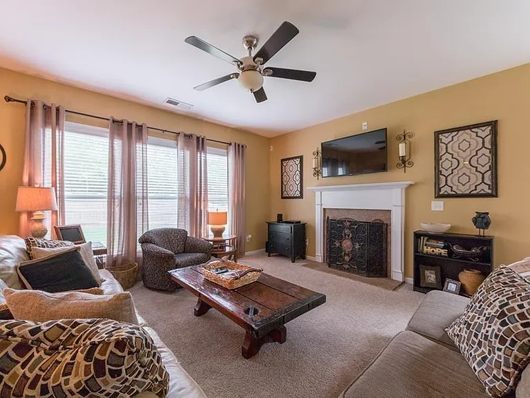 2365 Mindy Ln — Photo 7