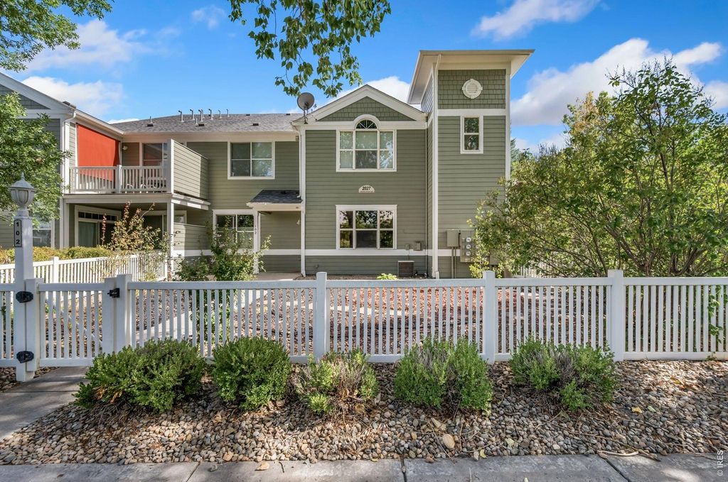 2027 Grays Peak Dr #102