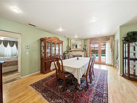 5th image of 6853 Vanalden Ave